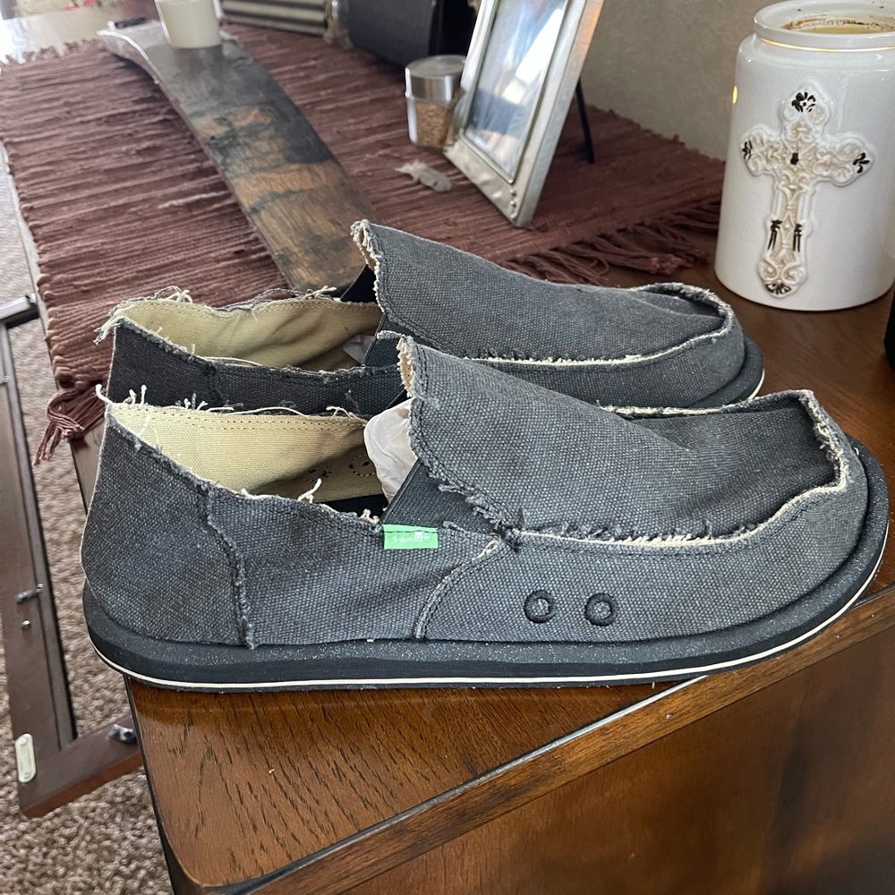 Men’s Sanuks size 13